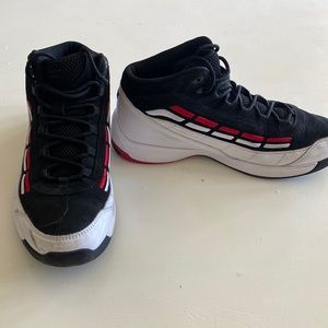 FILA basketball athletic shoes 7.5